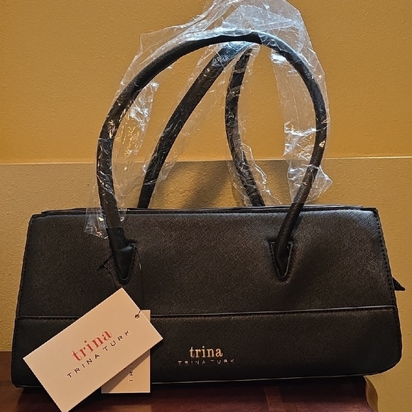 Trina Turk Elegant Black Shoulder Bag With Cross Body Strap - Picture 1 of 8